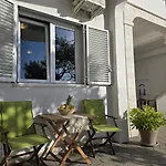 Seaside Apartman *