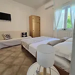 Seaside Apartman *