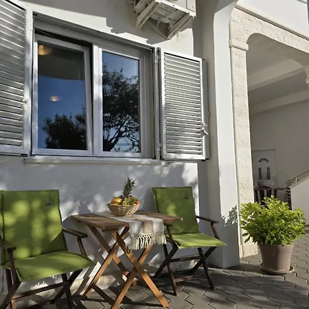 Seaside Apartment *