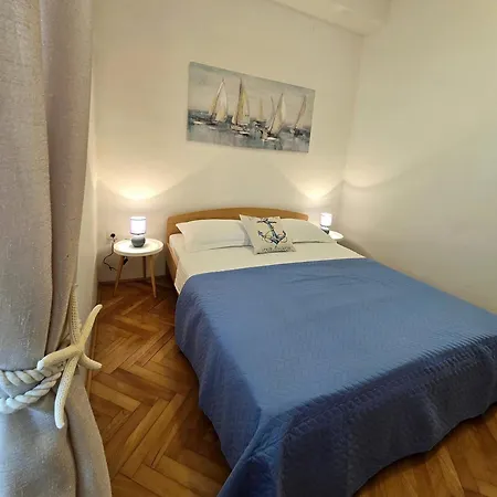 Seaside Apartment *
